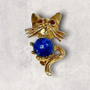 Adorable Vintage Dainty Gold Tone Cat Kitten Brooch